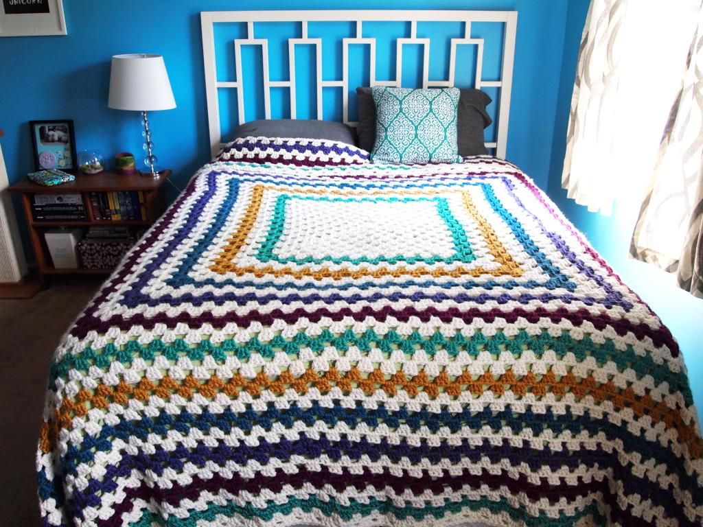 constantly-blooming-projects-giant-granny-square-blanket